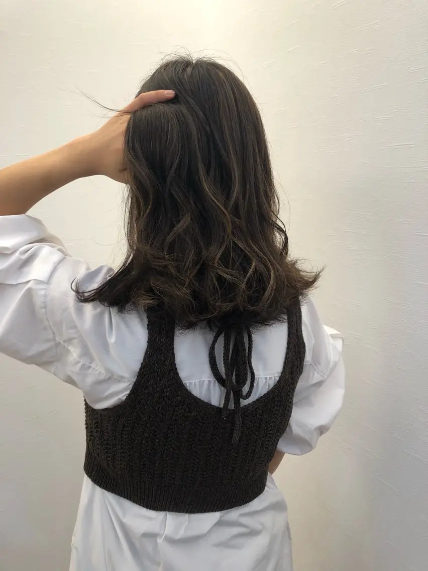カラー ツノガイ エリのヘアスタイル