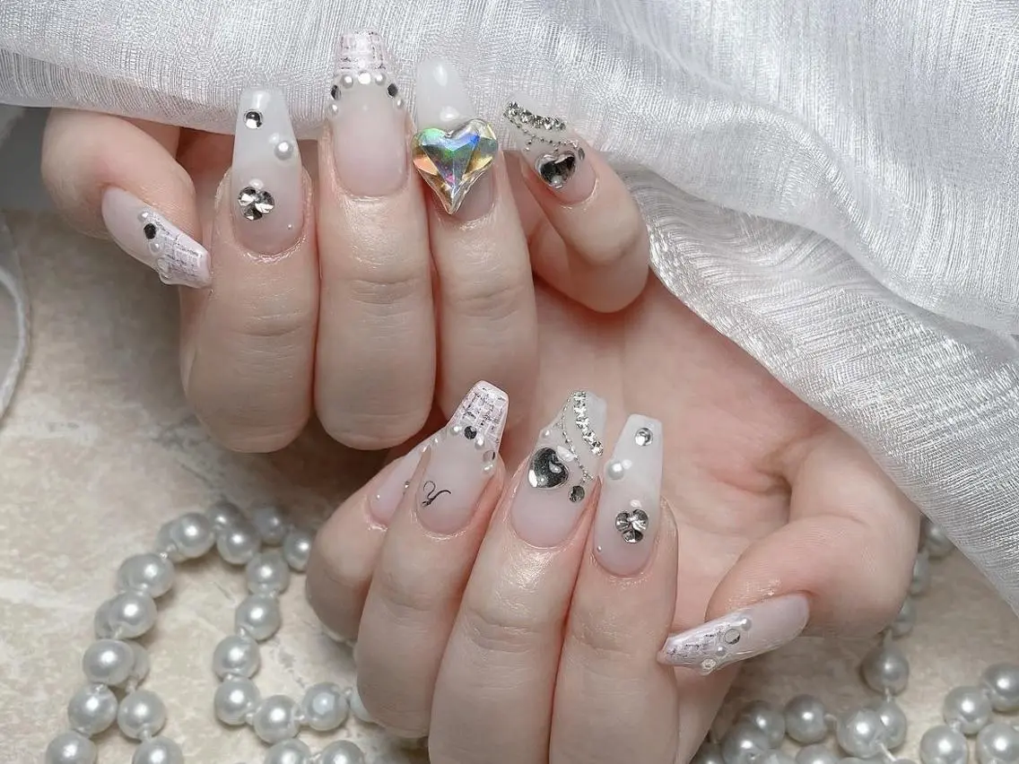 ネイル Hanya 🌈のネイルデザイン