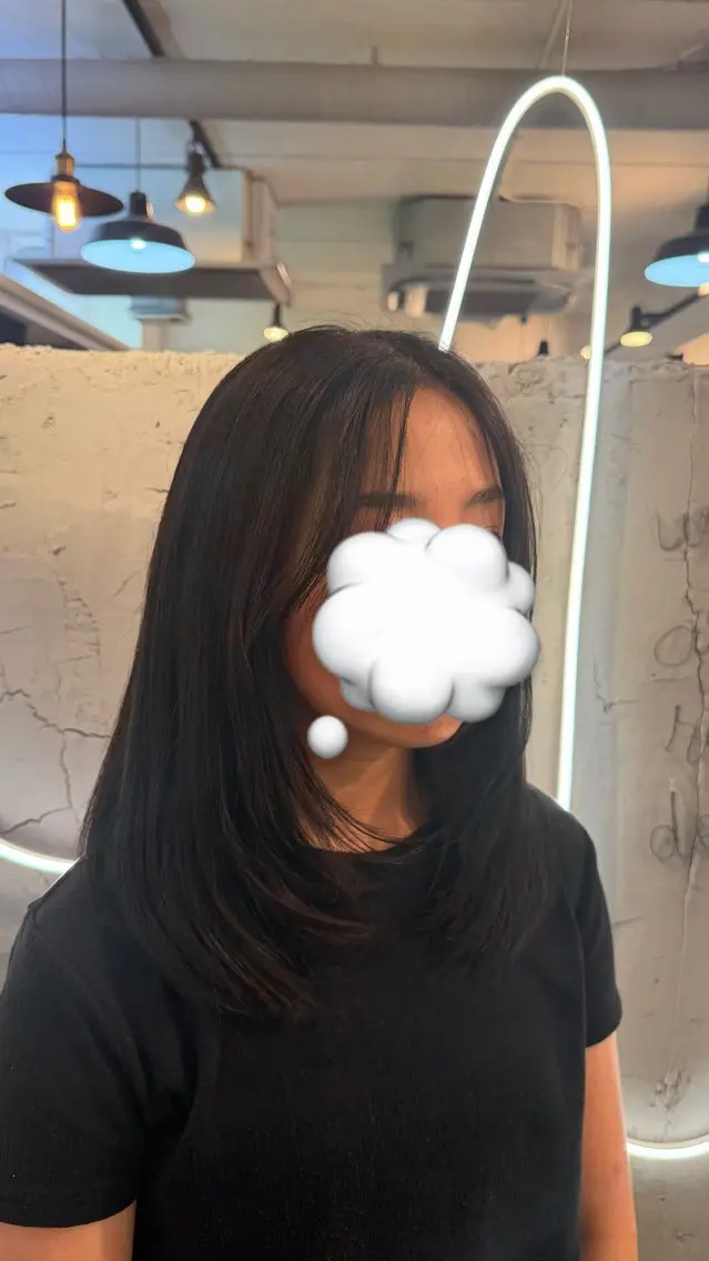 ミディアム ミディアムレイヤー 顔まわりレイヤー 顔周りカット レイヤーカット 窪木 里紗のヘアスタイル