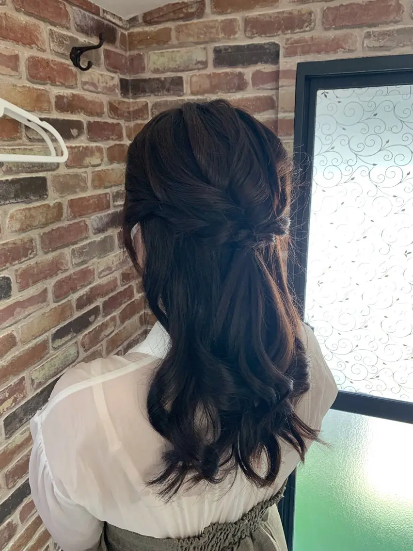 ヘアアレンジ ハーフアップ a moのマツエク・マツパデザイン