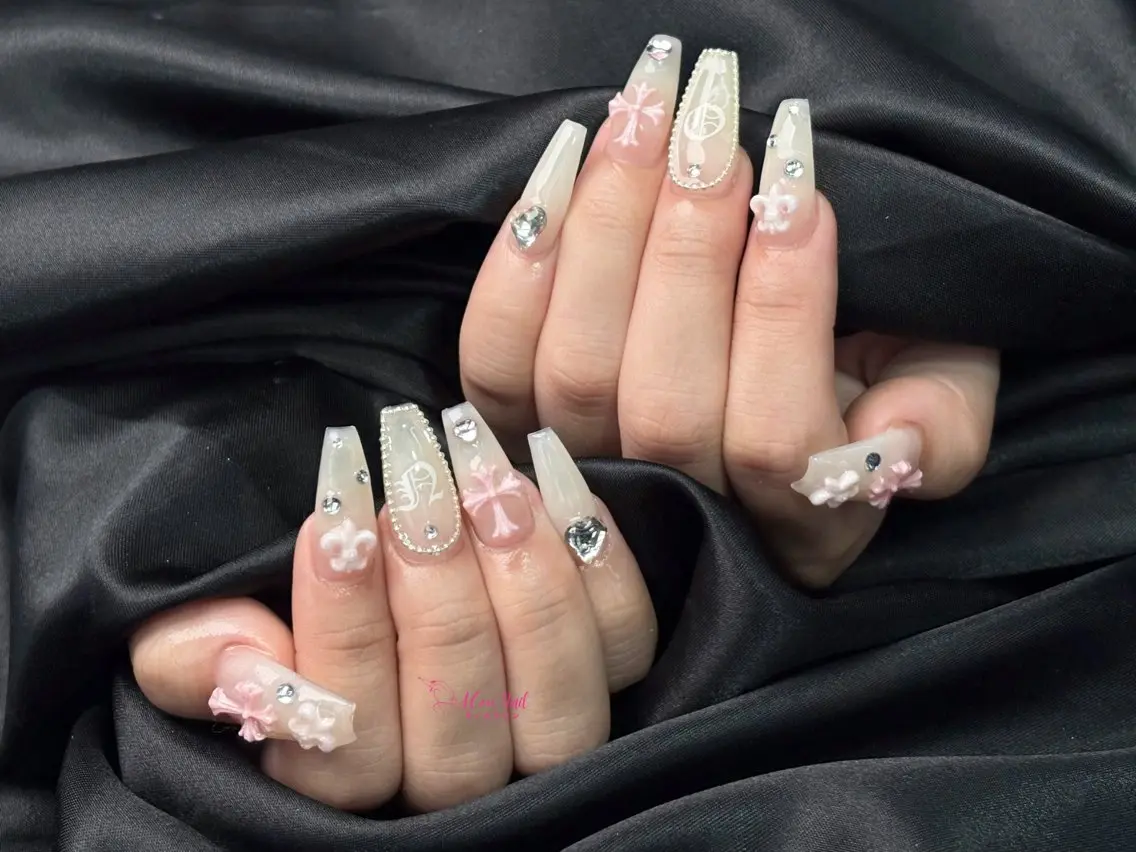 ネイル 桜ネイル 長さ出し フラワーネイル フレンチネイル ジェルネイル ハンドネイル ACon NailSalonのネイルデザイン