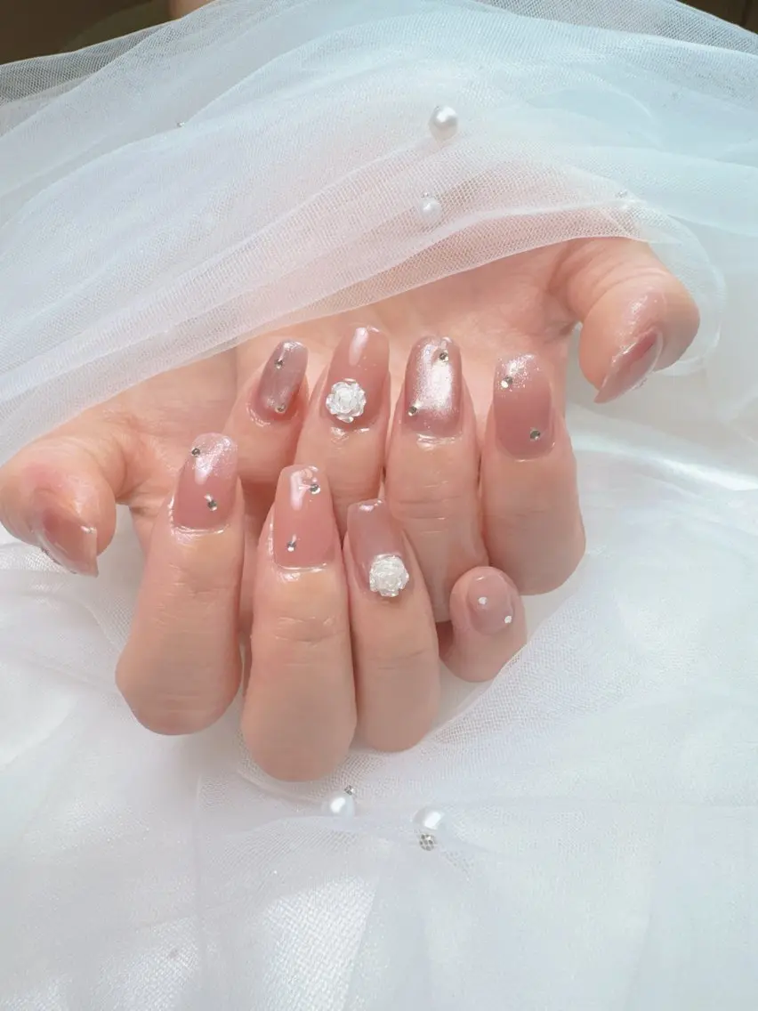 ネイル アートネイル チークネイル フレンチネイル ジェルネイル ガラスフレンチ ハンドネイル Queeens nailのネイルデザイン