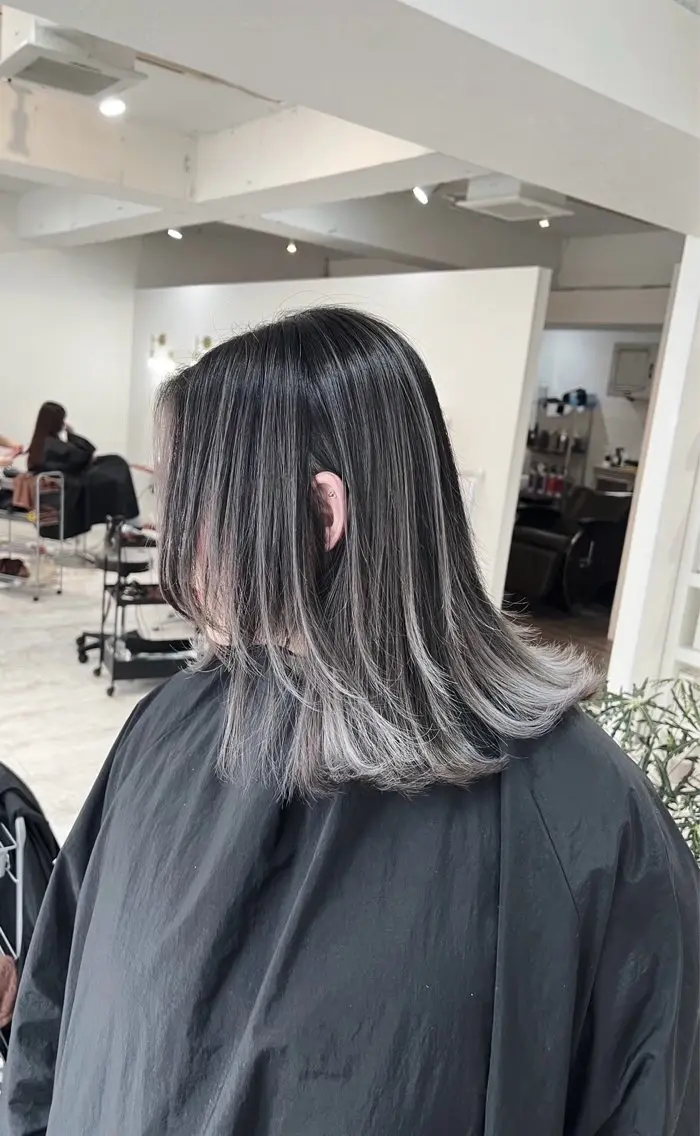 ミディアム カラー バレイヤージュ シルバー レイヤーカット 指名数No.1 /NAOYAのヘアスタイル