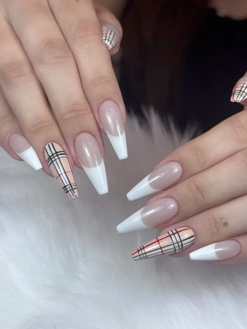 ネイル アートネイル ジェルネイル ニュアンスネイル シンプルネイル ネイルチップ ハンドネイル Lisa Nail Salonのネイルデザイン