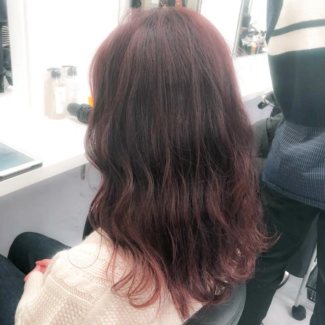セミロング ハイトーン×レイヤー カットTAKUMIのヘアスタイル