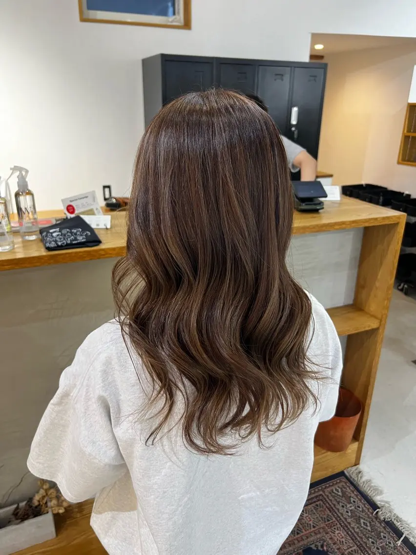 ミディアム カラー ベージュカラー ハイライトカラー ハイライト 浅岡 みちるのヘアスタイル