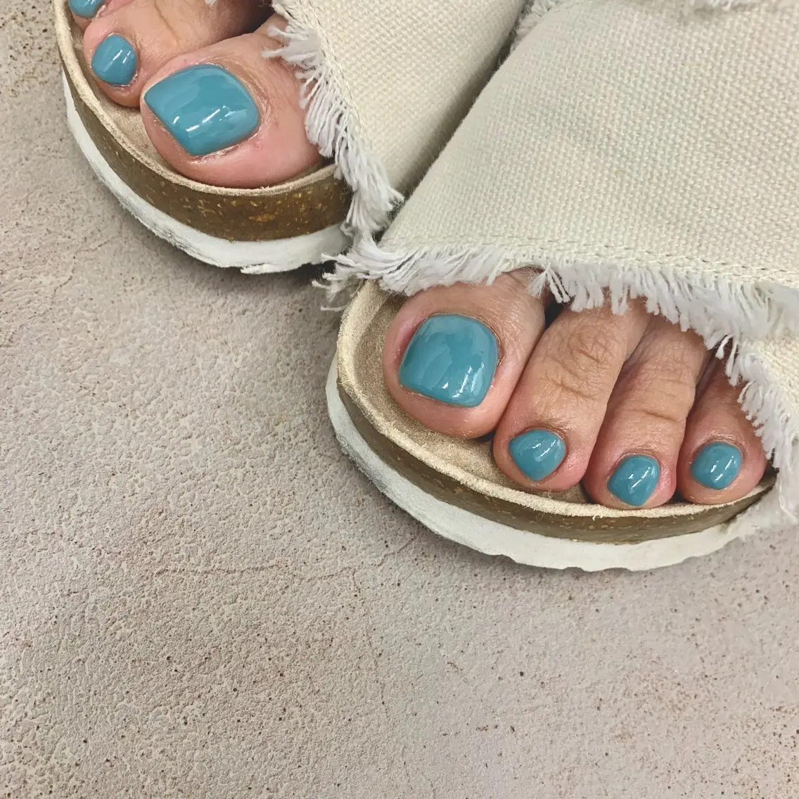 ネイル フットネイル ワンカラーネイル フットネイル SOIN. nail&careのネイルデザイン