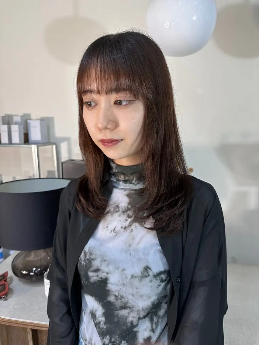 セミロング Shiro RENのヘアスタイル