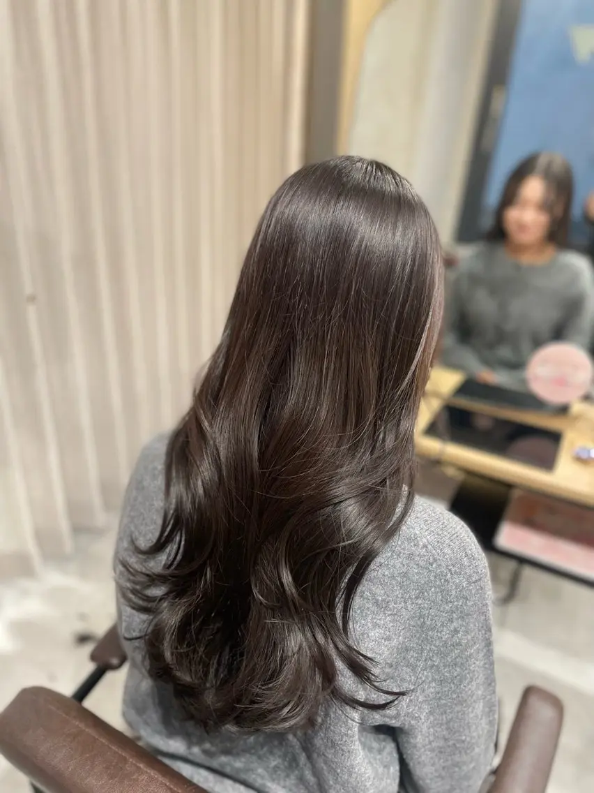 ロング カラー アッシュ アッシュグレー アッシュグレージュ 透明感カラー グレージュ カット ヘアカラー トリートメント イヌマル アユ / Fier umedaのヘアスタイル