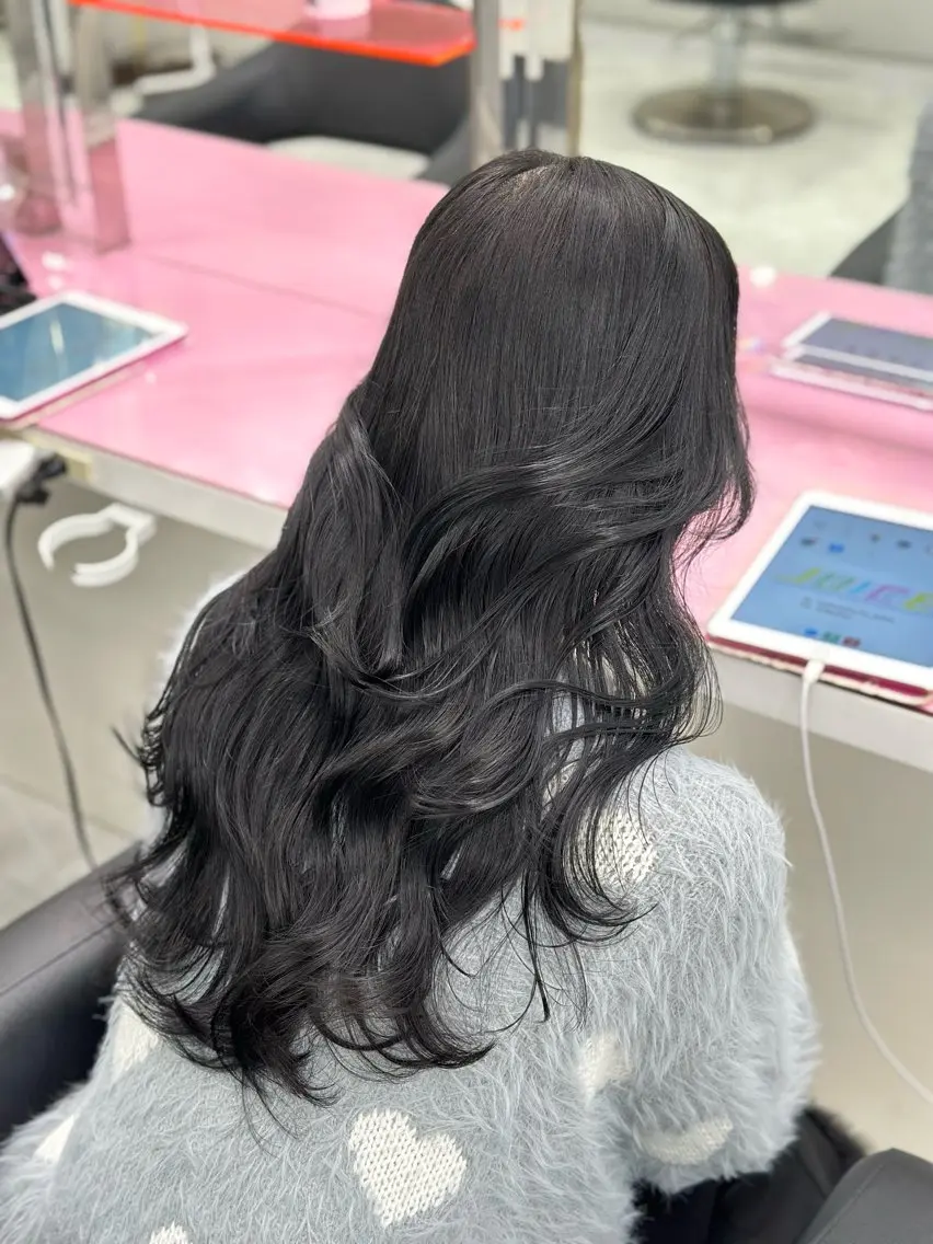 ロング カラー ヘアアレンジ カット ヘアカラー トリートメント ヘッドスパ ヘアセット 艶カラー/ハイトーン /レイヤーカットのヘアスタイル