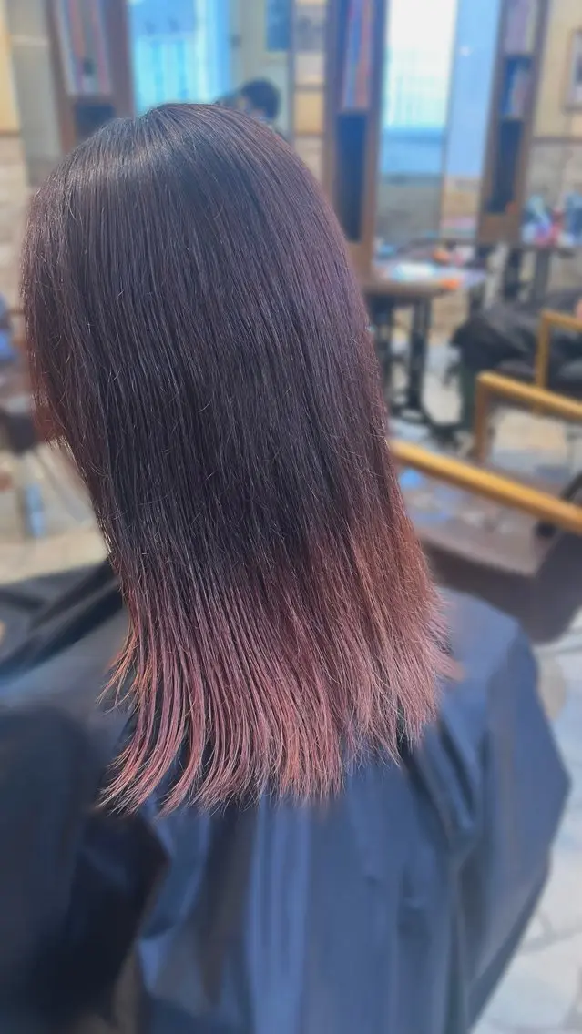 カラー ブリーチ 栗林 萌々のヘアスタイル