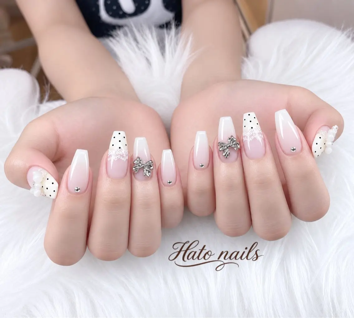 ネイル ドット 長さ出し ガーリー 韓国ネイル レース ハンドネイル Hato Nailsのネイルデザイン