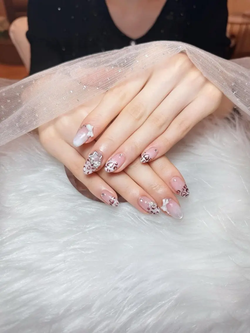 ネイル アートネイル ジェルネイル 韓国ネイル ニュアンスネイル ワンカラーネイル ハンドネイル Queen Nail Salonのネイルデザイン