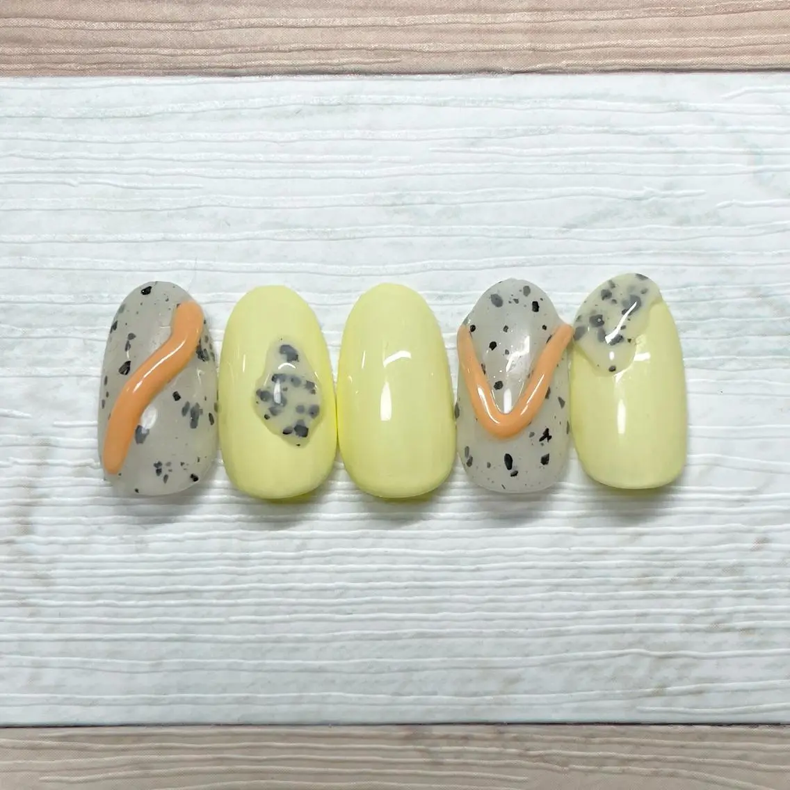 ネイル ぷっくりネイル 黄色 MINORI Nail&Waxのネイルデザイン