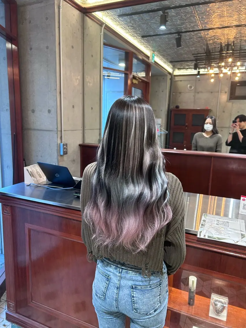 ロング カラー ヘアカラー 閼伽井 誇和のヘアスタイル