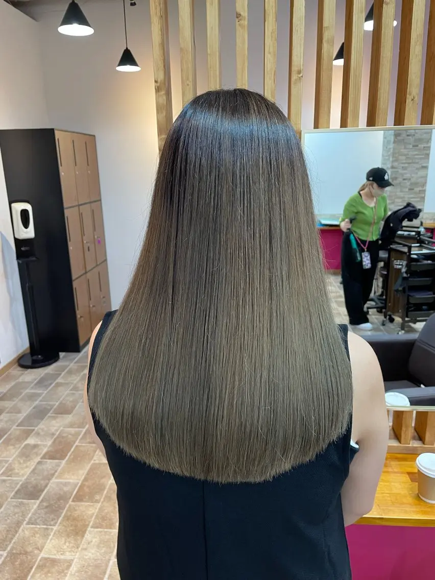 ロング カラー バレイヤージュ ベージュカラー デザインカラー レイヤーカット カット ヘアカラー YUI/ ブリーチカラー🌷のヘアスタイル