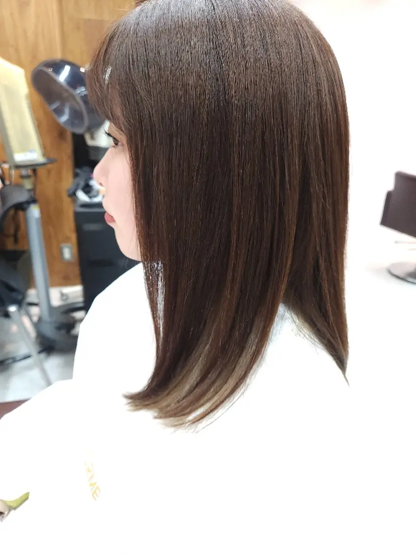 ミディアム カラー シルバー FORME野口 晴香のヘアスタイル