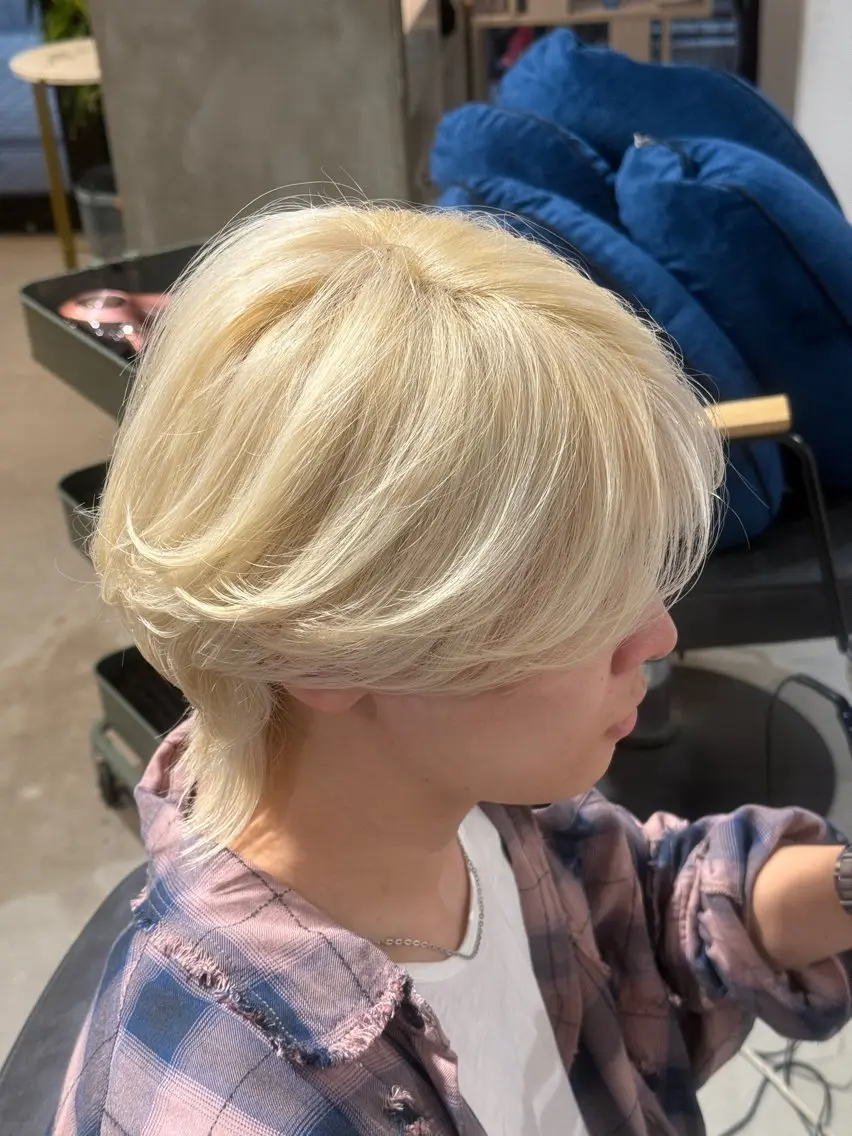 ミディアム カラー メンズ メンズブリーチ センターパート マッシュ シースルーマッシュ ブリーチ カット ヘアカラー メンズカットパーマ ✂️ JOYAのヘアスタイル