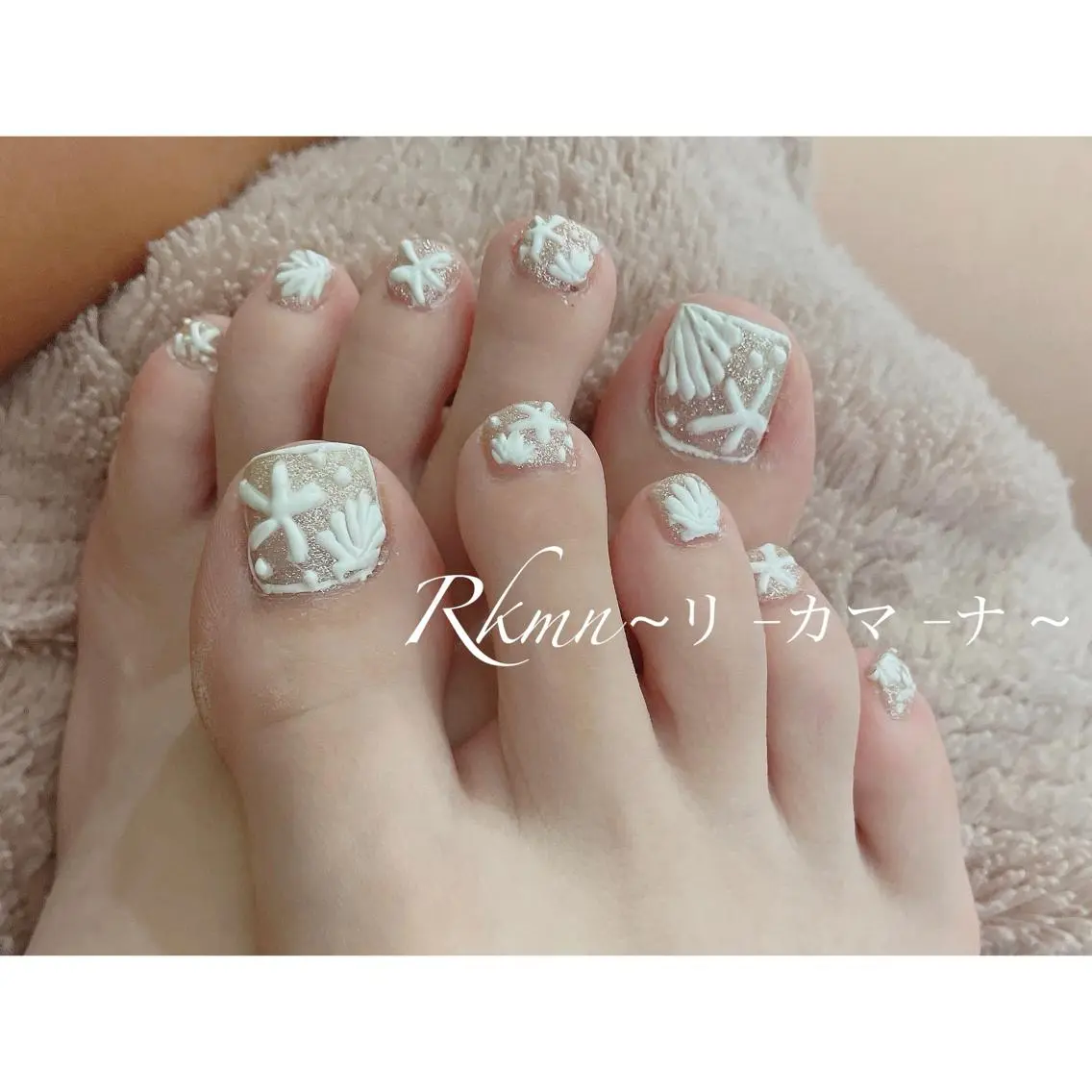 ネイル アートネイル フレンチネイル キラキラネイル ラメ(グリッター) 春ネイル Rkmn ~リ-カマ-ナ~のネイルデザイン