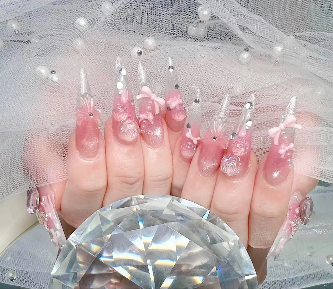ネイル 長さ出し フレンチネイル ジェルネイル ガーリー キラキラネイル ハンドネイル ハンドケア Nova Nail Salonのネイルデザイン