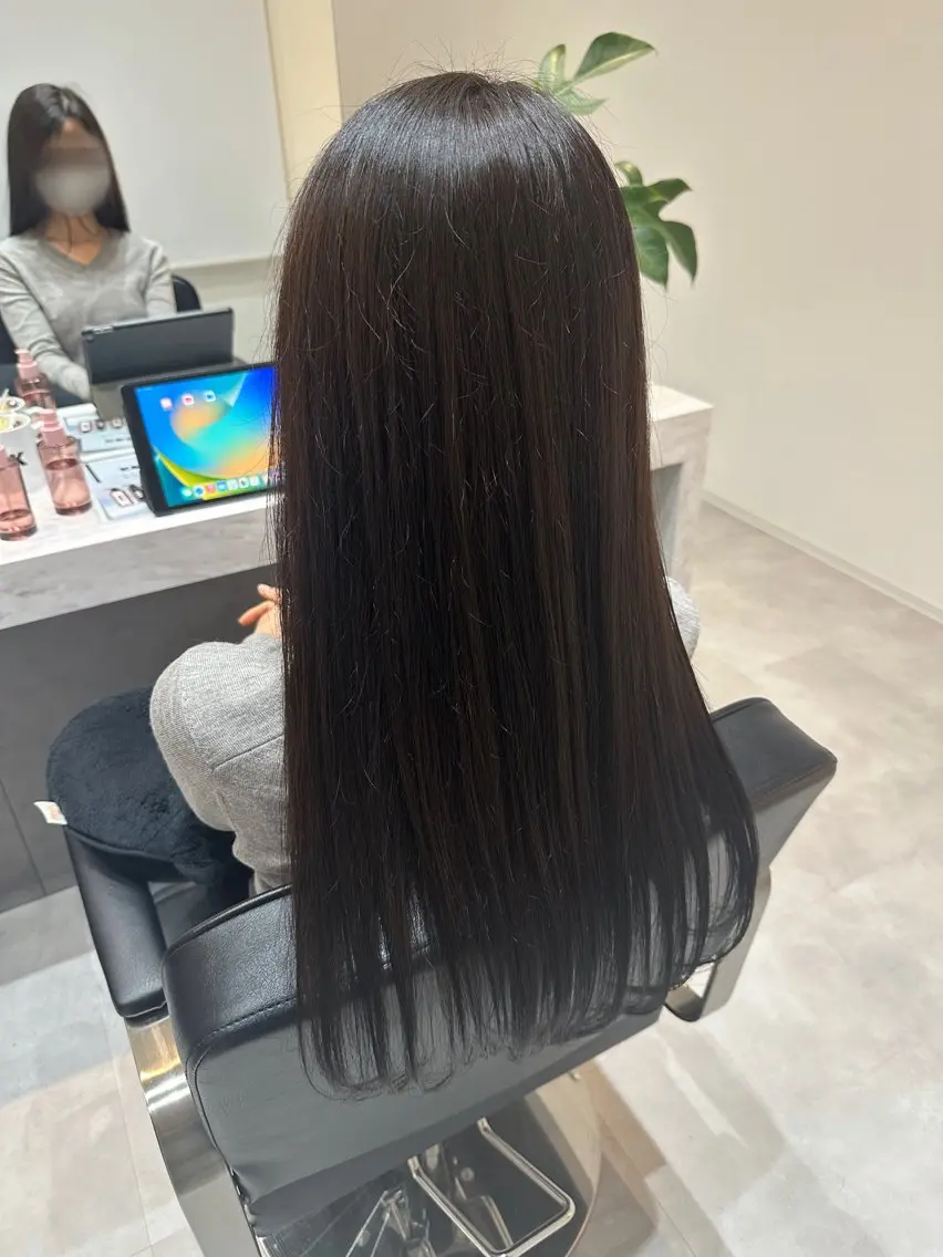 セミロング カラー 岡田 詠のヘアスタイル
