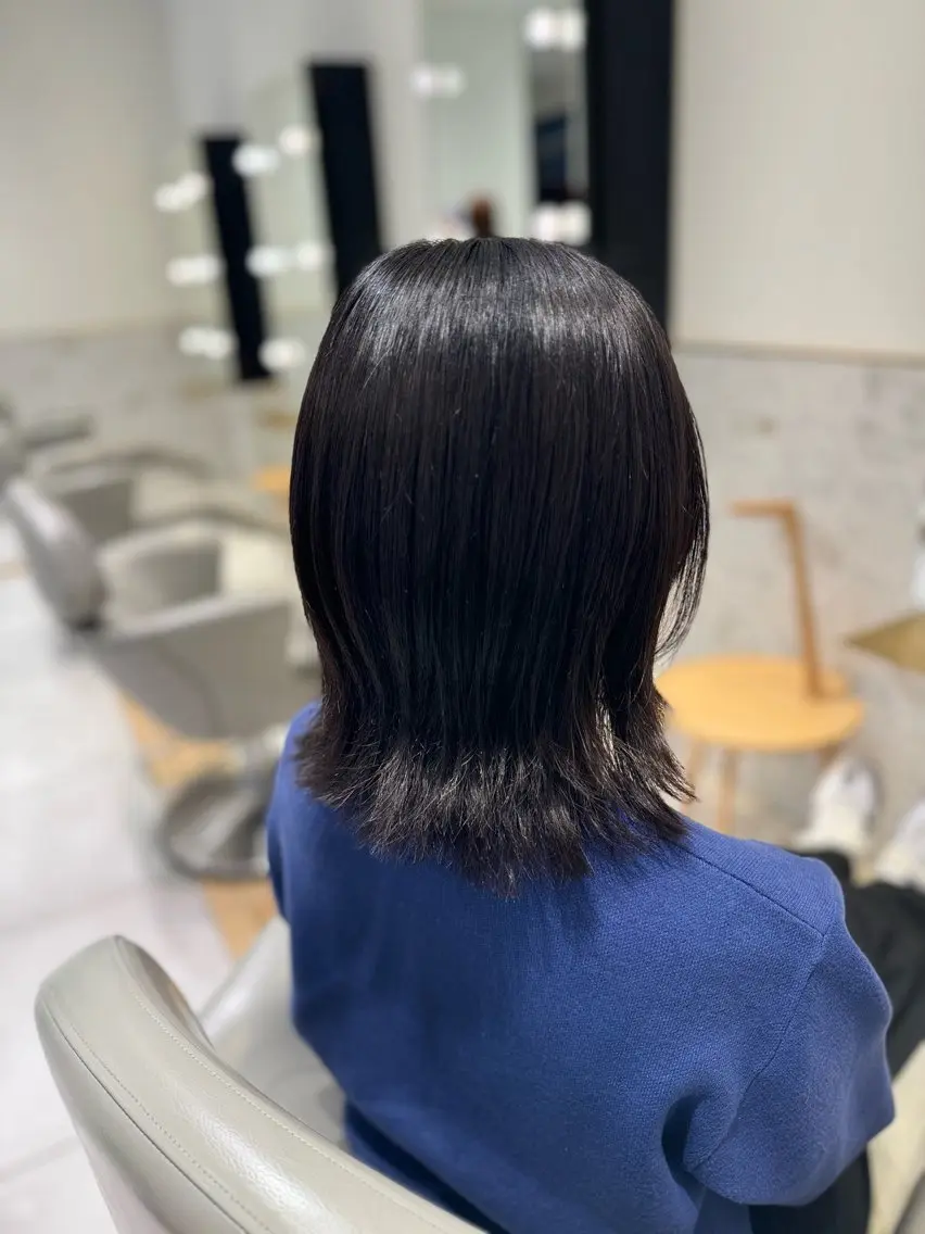 ショート カラー オリーブグレー costes 今井芽依のヘアスタイル