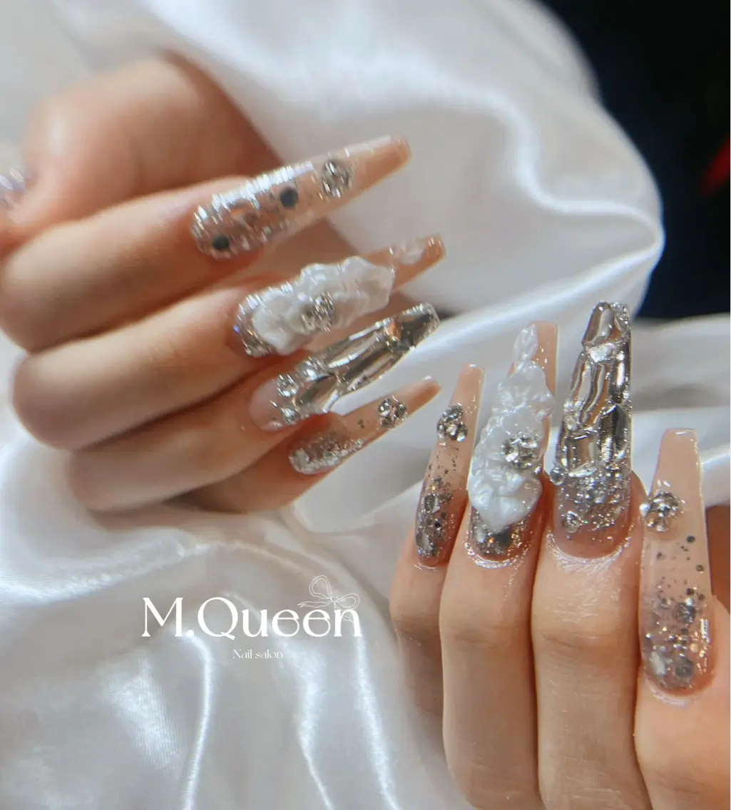 ネイル MQueen ネイルサロンのネイルデザイン