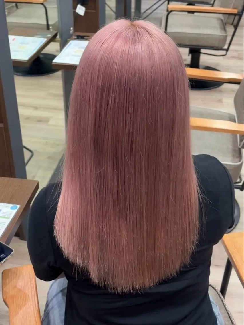 セミロング カラー ブロンド 林 綾花のヘアスタイル