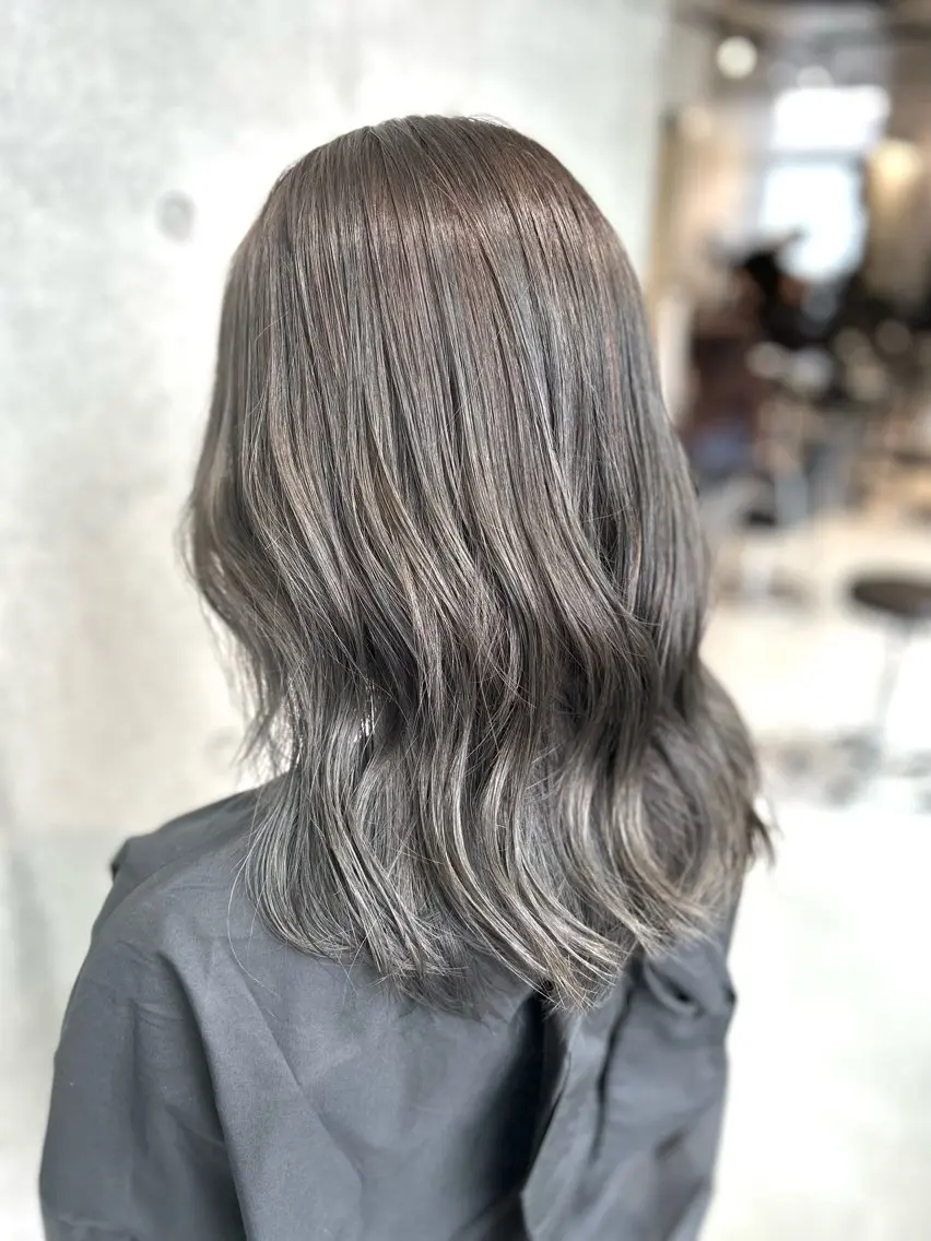 セミロング カラー グレージュ オリーブグレージュ オリーブグレー ヘアカラー トリートメント 透明感カラー レイヤー/コウスケのヘアスタイル