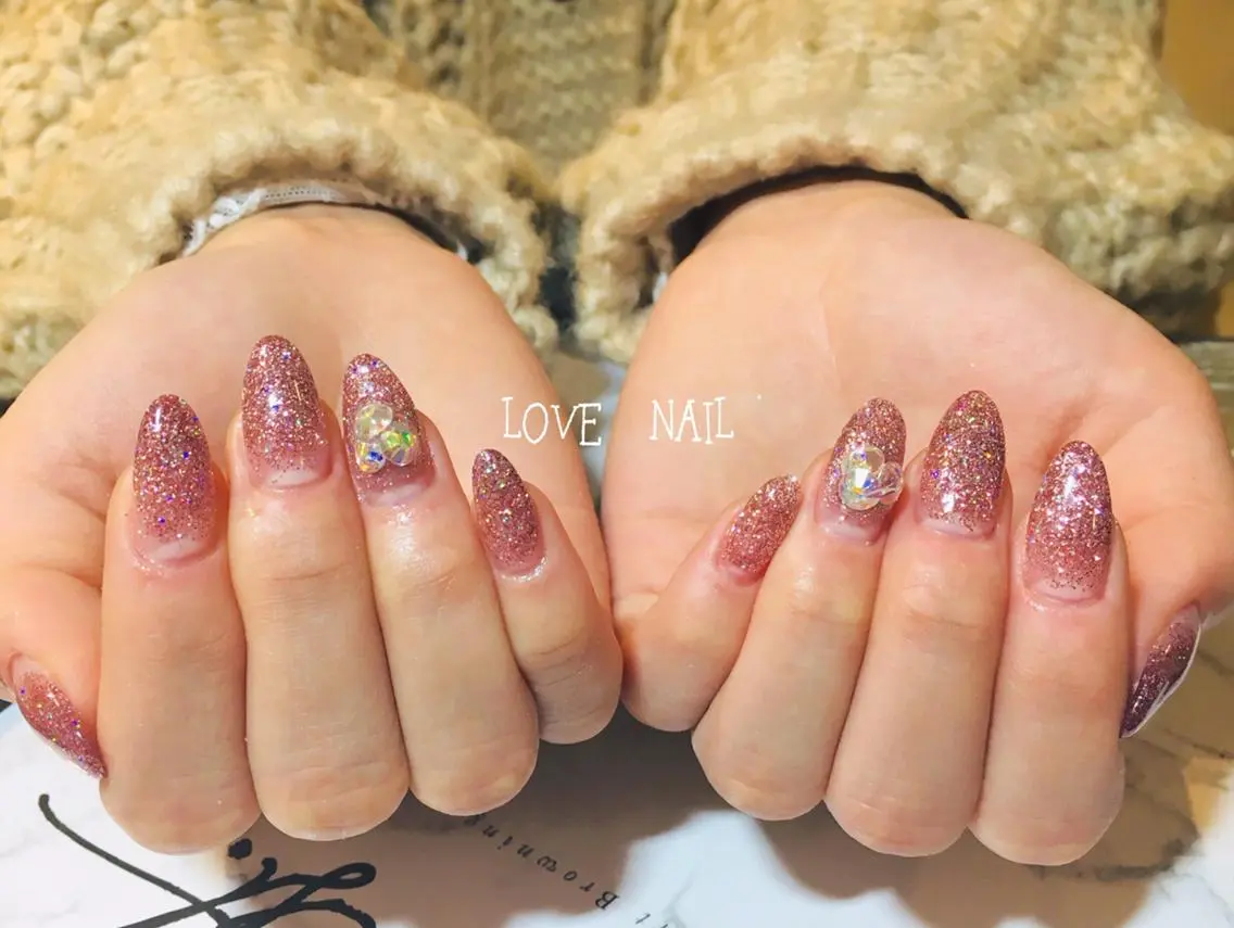 ネイル グラデーション ラメ(グリッター) ラメグラデーション スカルプネイル ストーンネイル LOVE NAIL 💕Sonoのネイルデザイン