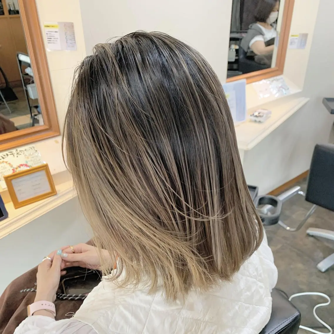 カラー バレイヤージュ ダブルカラー ハイライトカラー ヘアカラー スタッフ1 アシスタントのヘアスタイル