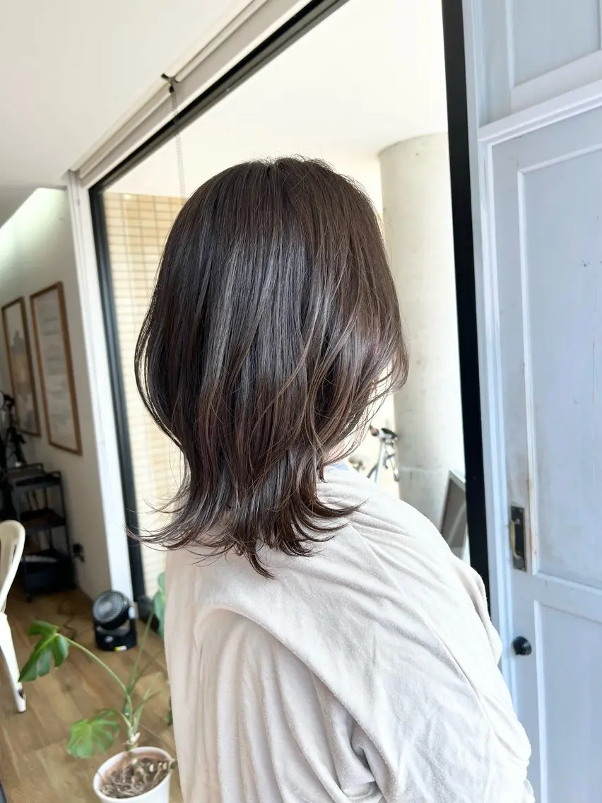 ミディアム カラー アッシュ ベージュカラー カット ヘアカラー トリートメント 堀 望美のヘアスタイル