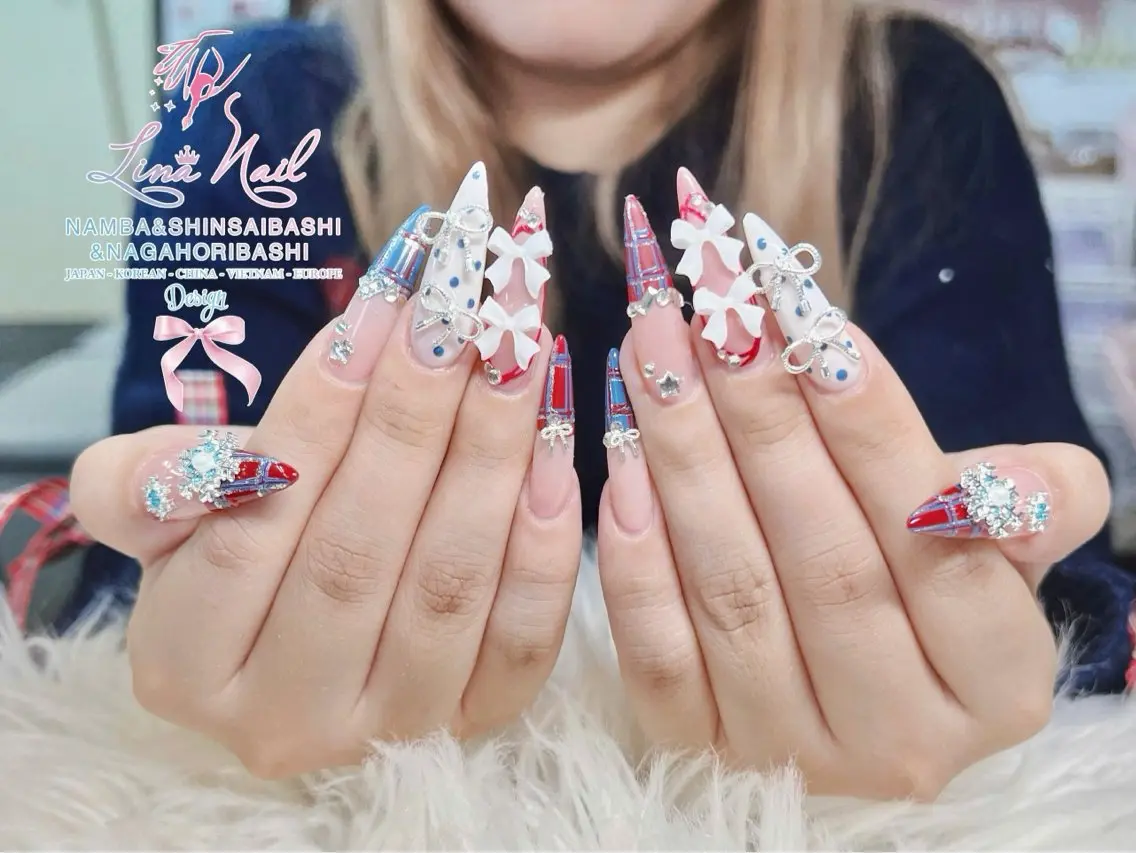ロング 韓国風ヘア ロング クリスマス ハンドネイル Linanail Nambaのマツエク・マツパデザイン