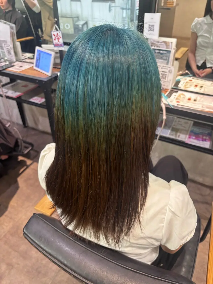 ロング カラー ヘアアレンジ 切りっぱなしボブ ブリーチ ダブルカラー イヤリングカラー ハイライトカラー ヘアカラー iona/ハイトーン /ネイルのネイルデザイン