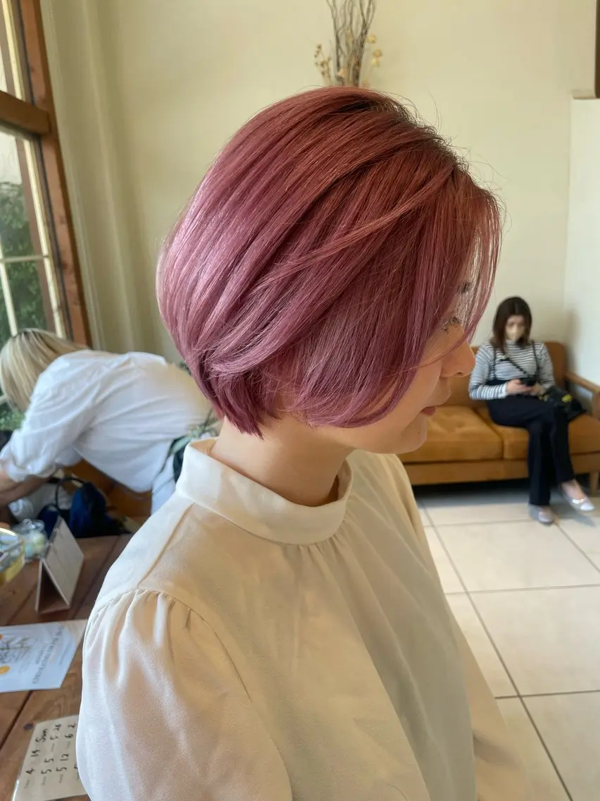 ショート カラー ブリーチ ピンクカラー ヘアカラー 片山千晴✨ツヤ髪カラ ー✨レイヤーカット✨のヘアスタイル