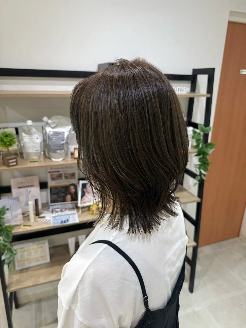 ミディアム カラー 島 歩那のヘアスタイル
