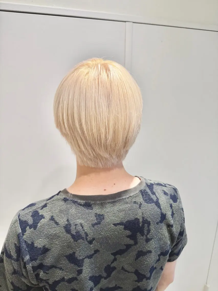 ショート カラー カット ヘアカラー トリートメント ✨新宿ハイトーン/ 透明感✨吉松大輝のヘアスタイル
