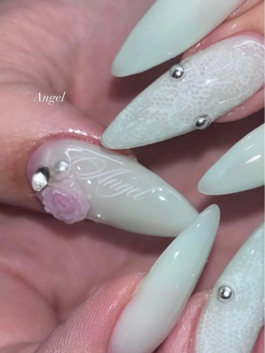ネイル フレンチネイル ガーリー ガラスフレンチ 氷ネイル・うるうるネイル キラキラネイル ハンドネイル JOSIE nail studioのネイルデザイン