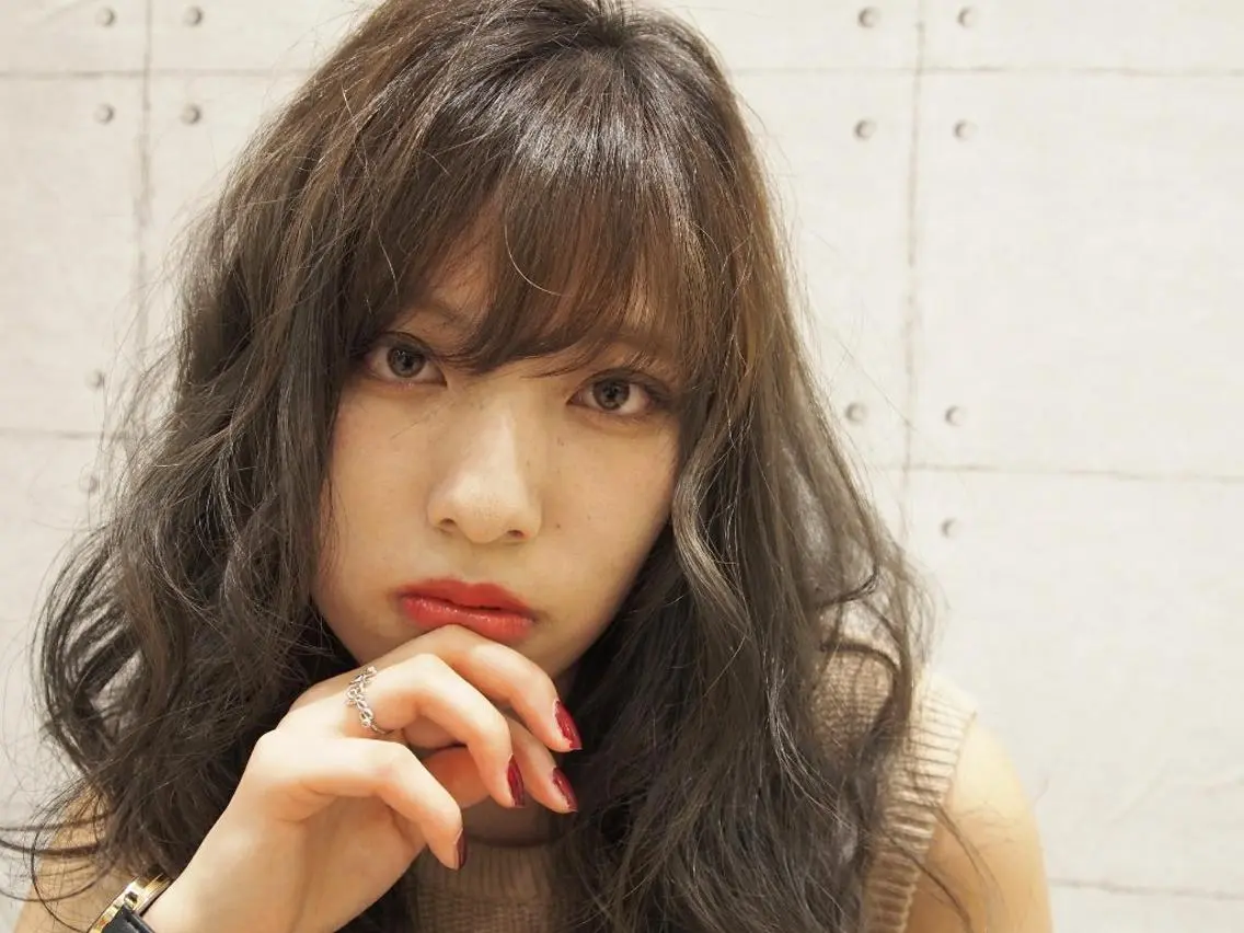 セミロング カラー ヘアアレンジ アッシュ ハイライトカラー ハイライト カット ヘアカラー トリートメント 秋山 幸太のヘアスタイル
