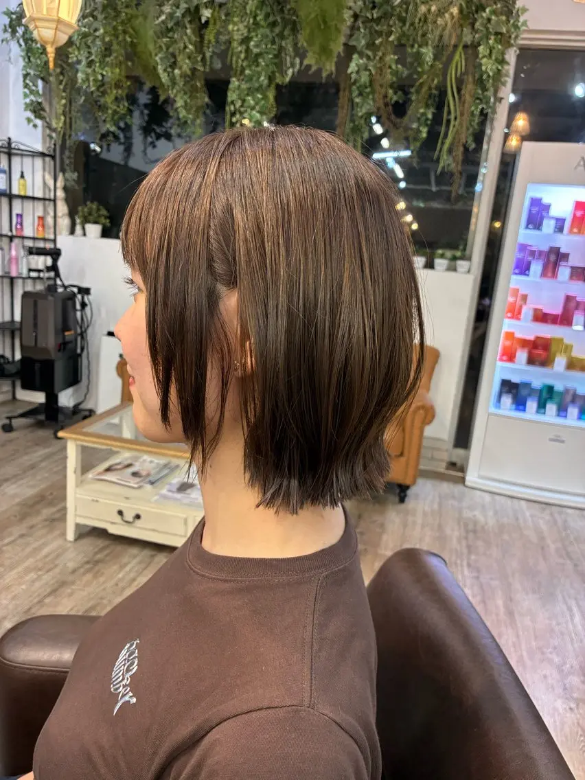 ミディアム カラー 切りっぱなしボブ イルミナカラー オリーブカラー ボブ くびれヘア カット ヘアカラー トリートメント Ai まとまる 縮毛矯正/ショートのヘアスタイル