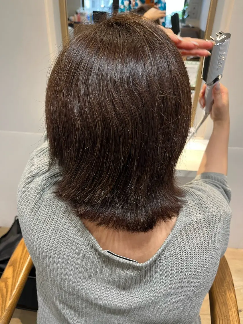ミディアム 小鴨 美佳のヘアスタイル