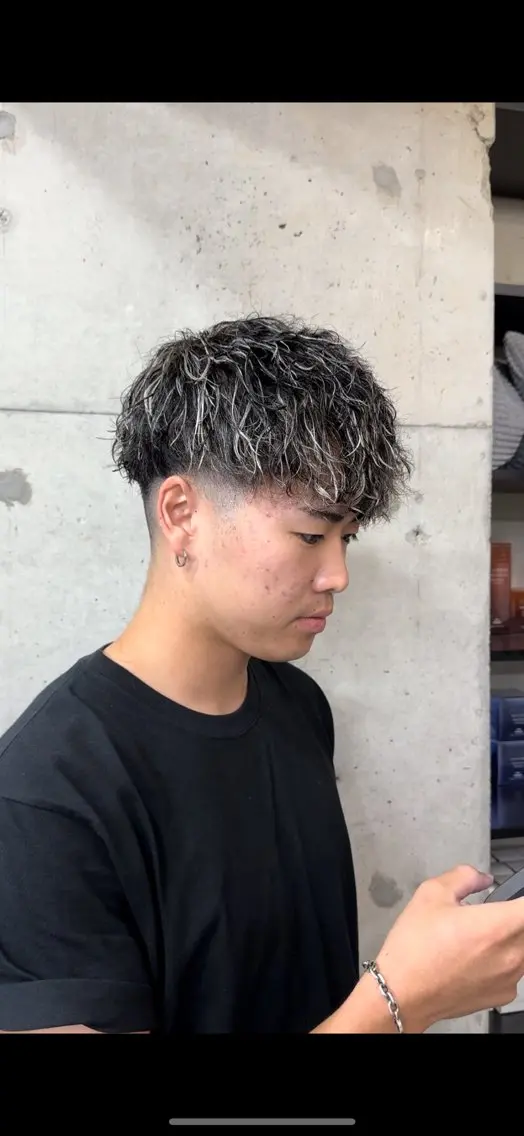 【デザインカラー×パーマ】メンズカット＋選べるパーマ＋ハイライト⚡️の写真