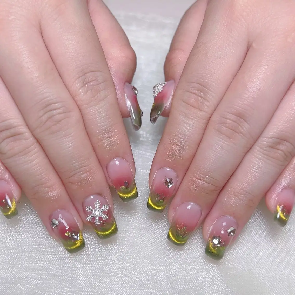 メンズ ネイル メンズ韓国風 アートネイル オーロラネイル ガーリー キラキラネイル ハンドネイル Nail salon 木にいるのネイルデザイン