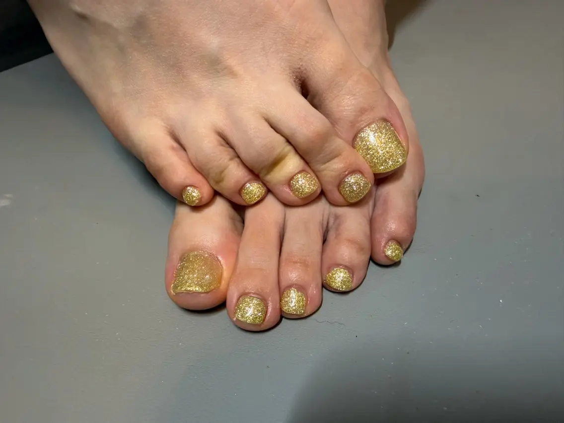 （オフなし）【夏人気No.1】キラキラフットネイル🦶✨の写真