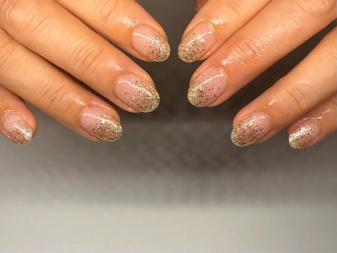 ネイル ゴールド グラデーション ラメ(グリッター) ラメグラデーション ハンドネイル filonnail asukaのネイルデザイン