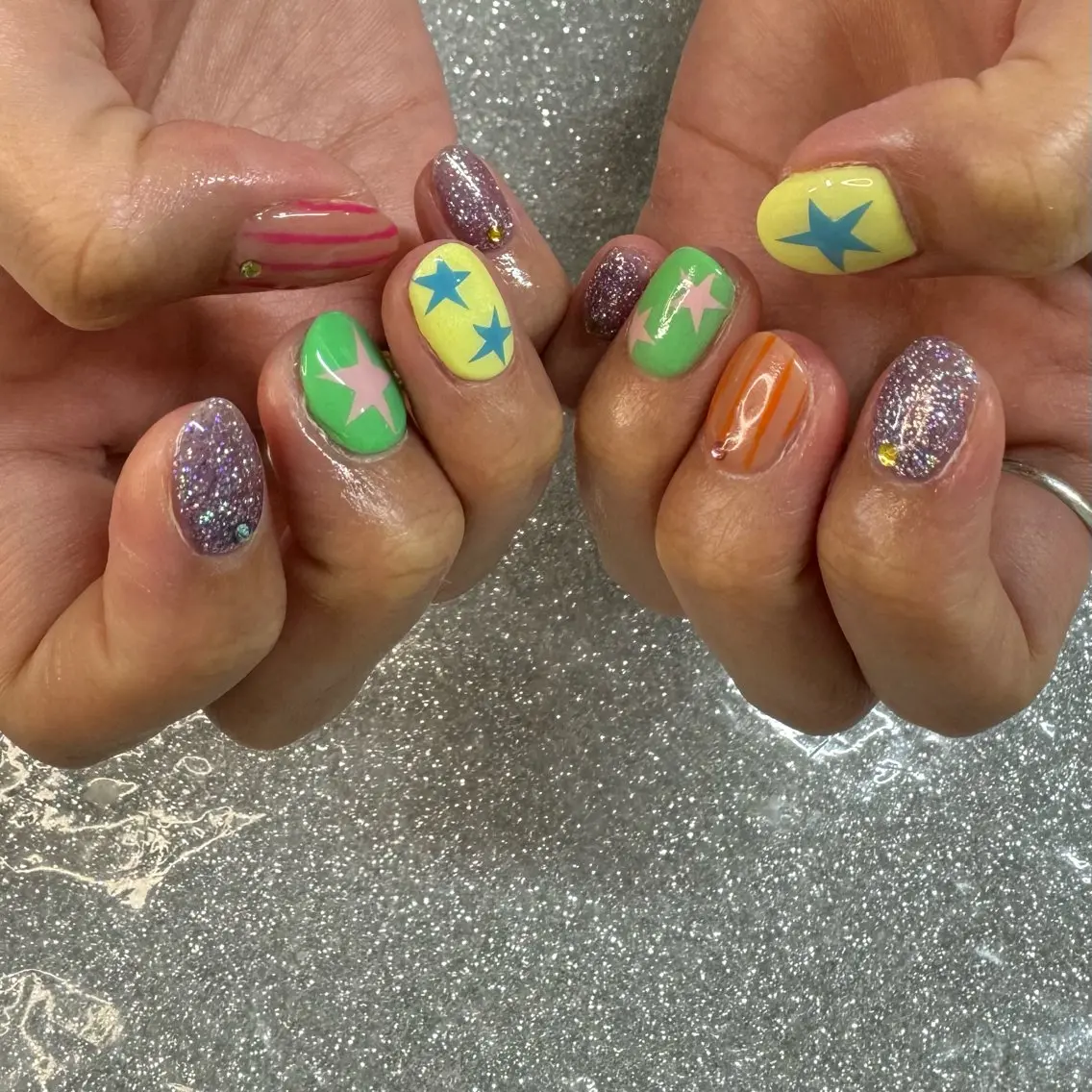 ネイル ハンドネイル VIERU 🌈🎀💖のネイルデザイン