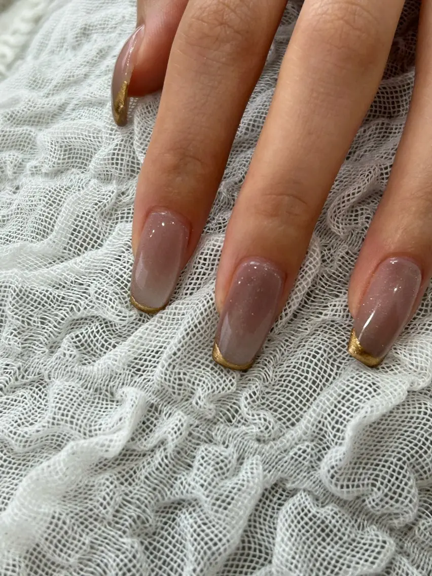 ネイル フレンチネイル ミラーネイル mellow:ｸﾙﾐ ﹡˖˟༝🎀˖˟ ༝のネイルデザイン