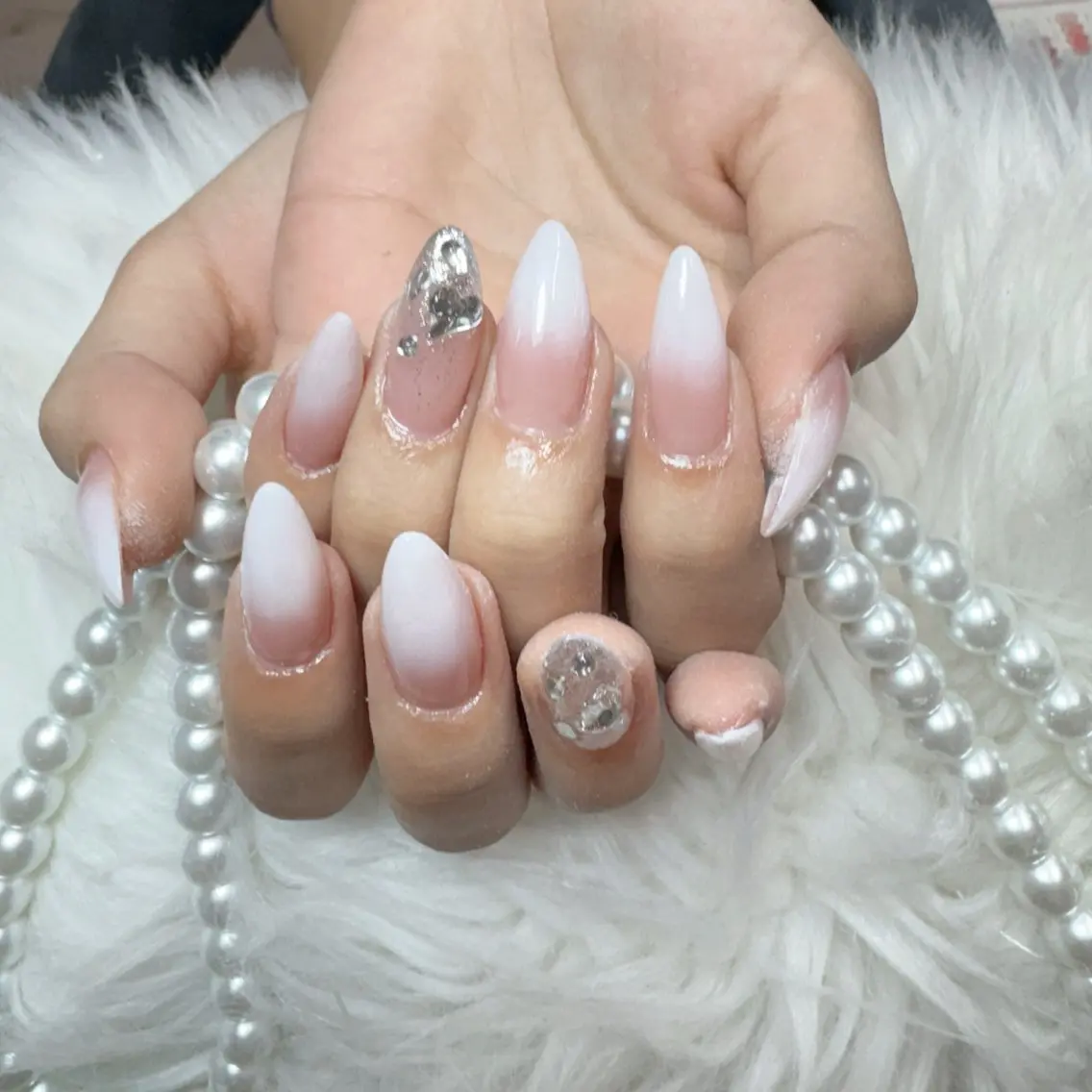 ネイル ハンドネイル 🎀nana🫧 ワンホンネイル🎀のネイルデザイン