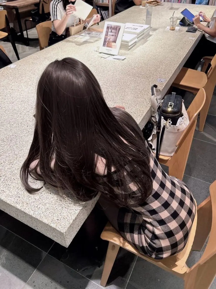 セミロング カラー パーマ ヘアアレンジ メンズ カット ヘアカラー トリートメント 🦋縮毛/韓国レイヤ ー/透明感カラー🦋のヘアスタイル