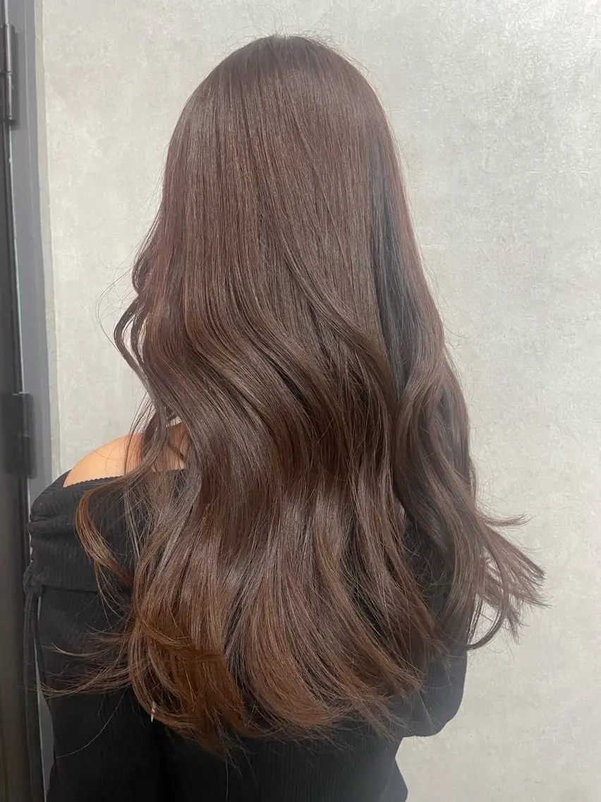 ロング カラー ベージュカラー AIRI layer cut hairのヘアスタイル